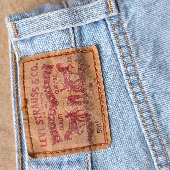 Levi's 501 Light Wash Distressed Denim Shorts W31 - Picture 3 of 13